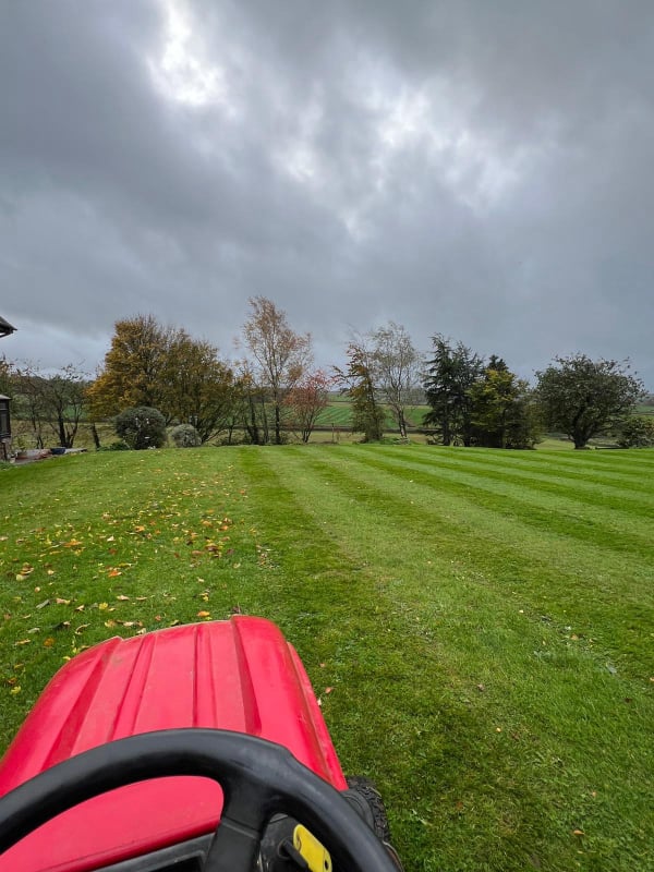 Ride on mower cut